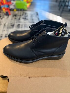 GORE-TEX Men's Black Leather Chukka Boots